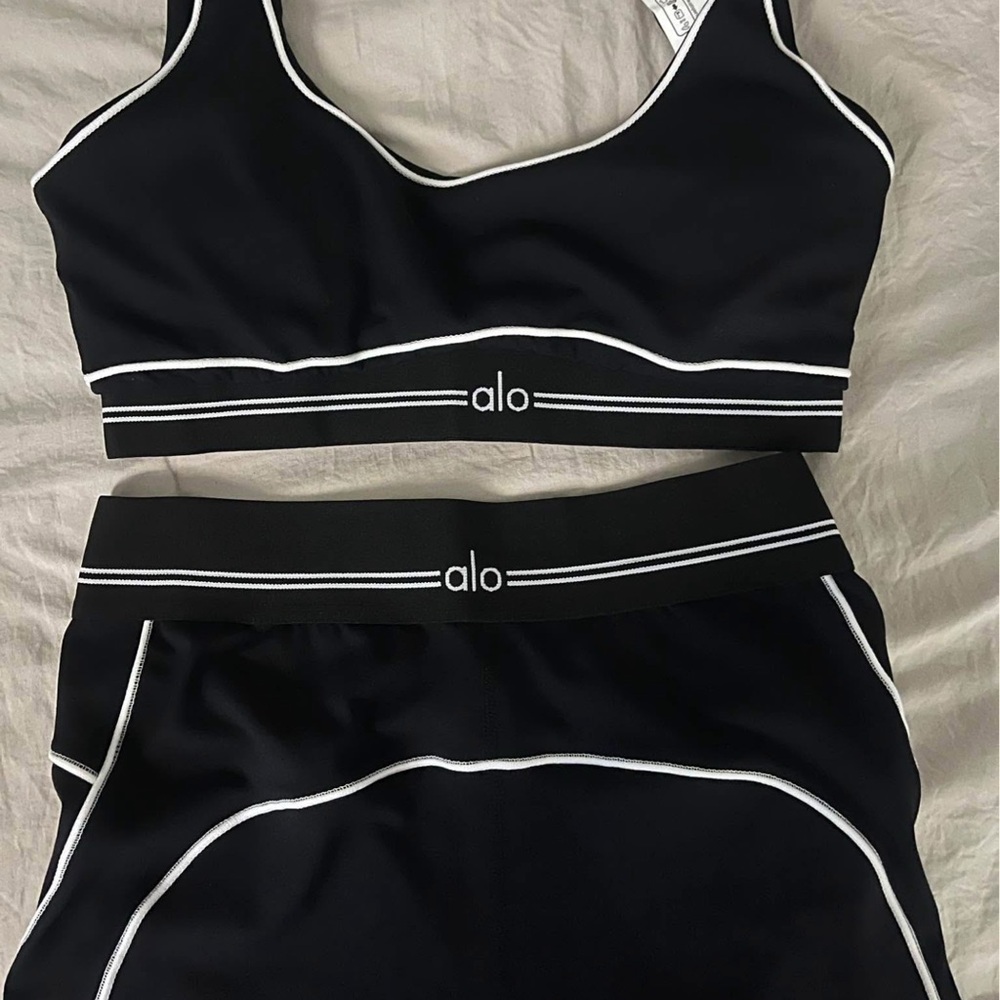 ALO Yoga Black and White Sports Bra Set with leggings